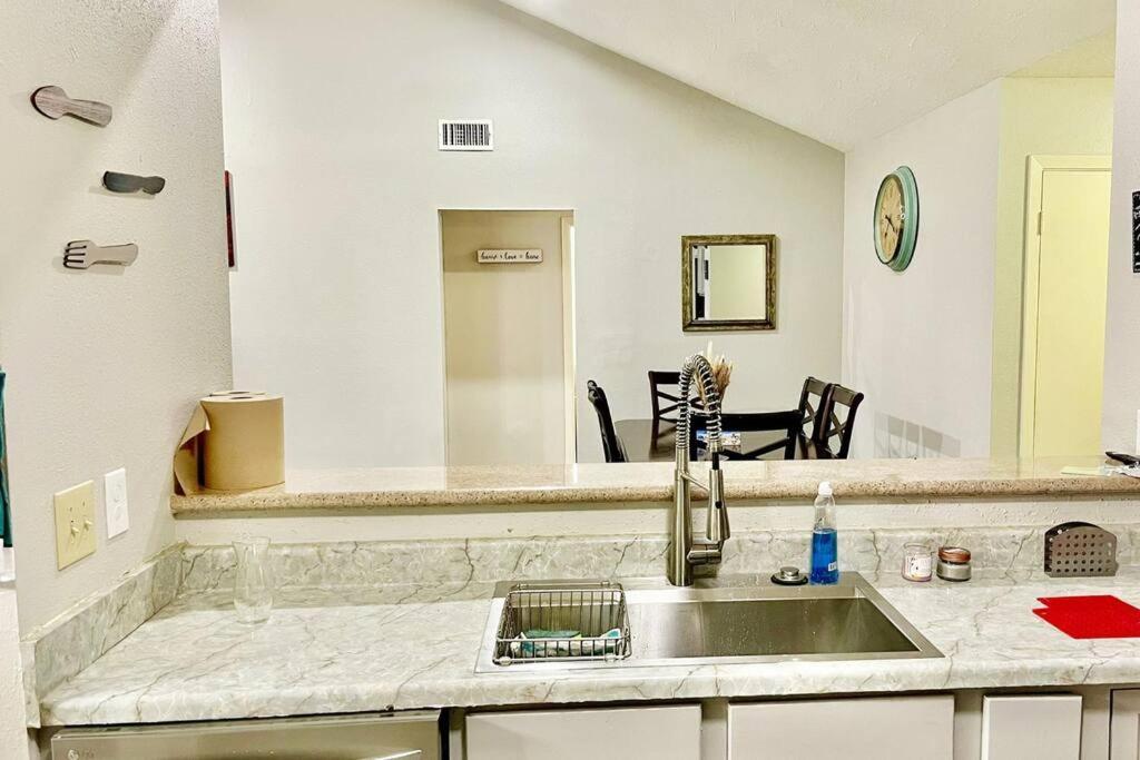 3 Bedroom Entire Home - Centrally Located In Katy, Texas Экстерьер фото