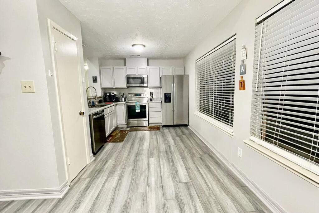 3 Bedroom Entire Home - Centrally Located In Katy, Texas Экстерьер фото