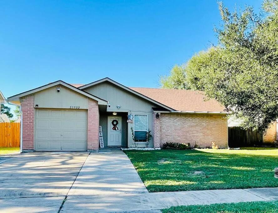 3 Bedroom Entire Home - Centrally Located In Katy, Texas Экстерьер фото